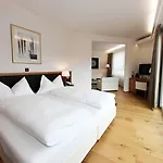 Turmhotel Victoria Hotel 4*