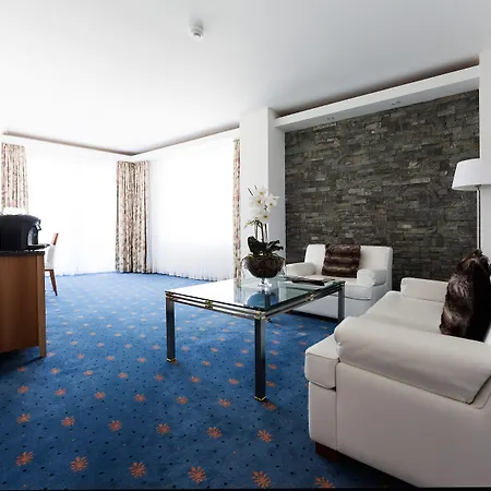 מלון Turmhotel Victoria 4*
