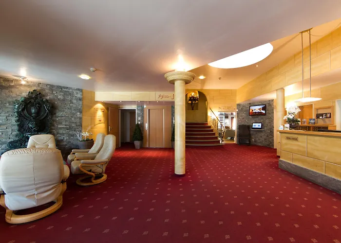 Turmhotel Victoria فندق